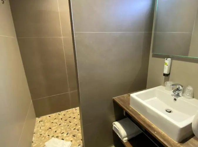 Hotel Enzo - St Eloy Metz 3*